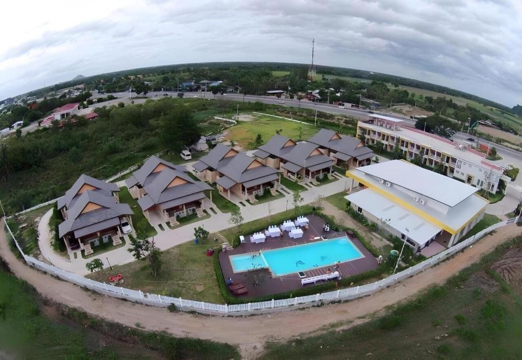 Juntima Boutique Hotel Phetchaburi Exterior photo